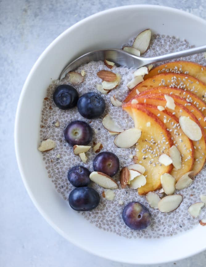 blueberry peach chia bowls I howsweeteats.com