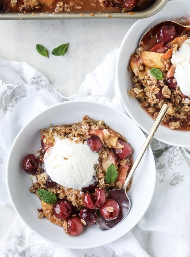 cherry peach crisp with oatmeal cookie crumble I howsweeteats.com