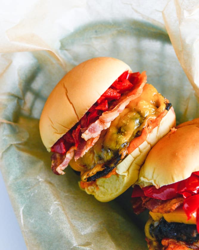 Copycat Smoke Shack Cheeseburgers and 10 favorite recipes for Memorial Day Weekend I howsweeteats.com