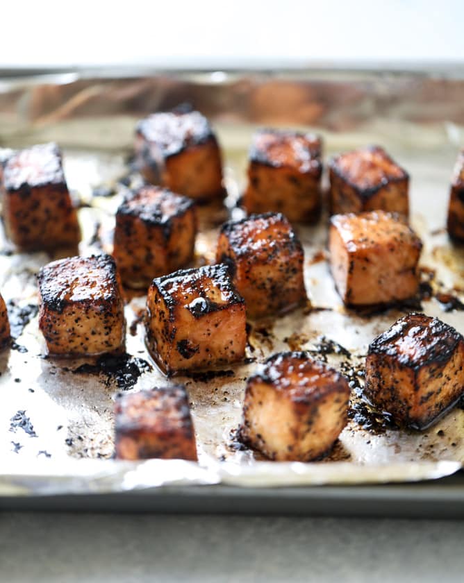 blackened salmon caprese skewers I howsweeteats.com