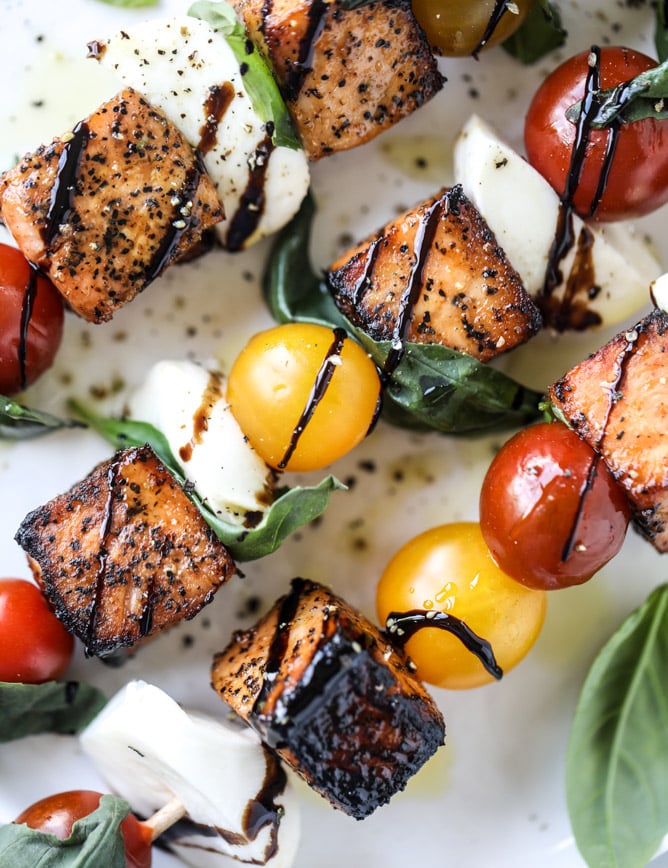 blackened salmon caprese skewers I howsweeteats.com