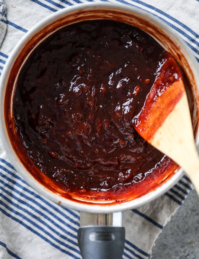 pulled pork sandwiches with cherry chipotle BBQ sauce I howsweeteats.com