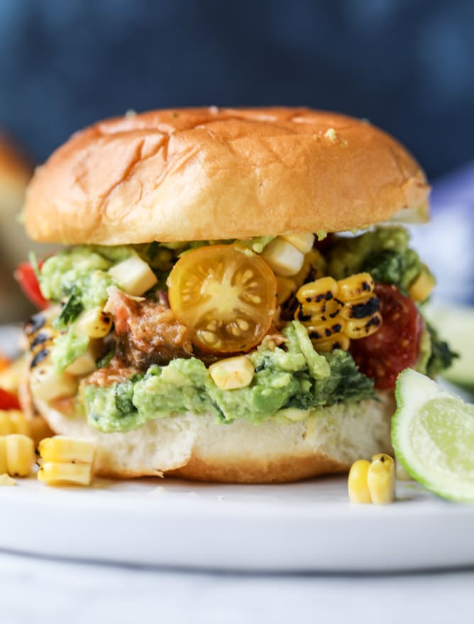 pulled chicken guacamole sliders with grilled corn pico I howsweeteats.com