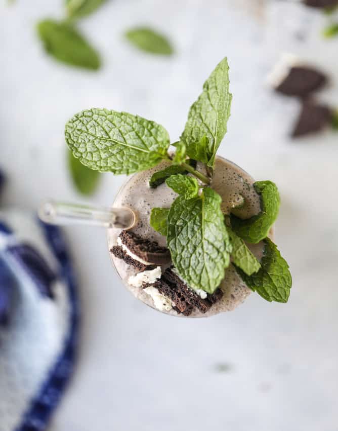 fresh mint cookies and cream shake I howsweeteats.com