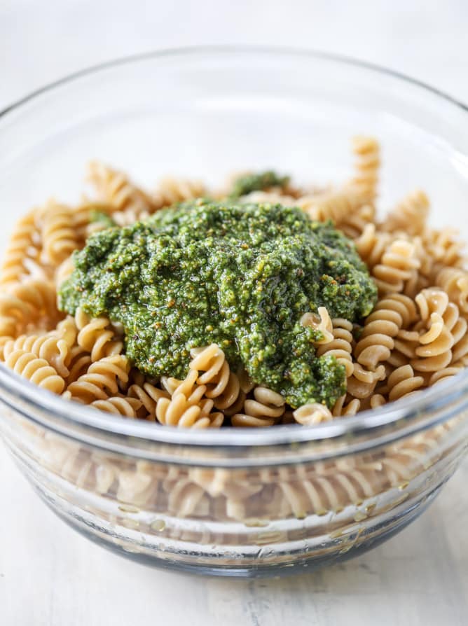 pistachio pesto pasta salad with burrata I howsweeteats.com