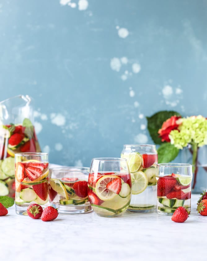 strawberry summer water I howsweeteats.com