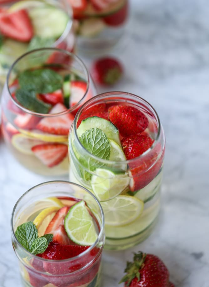 strawberry summer water I howsweeteats.com