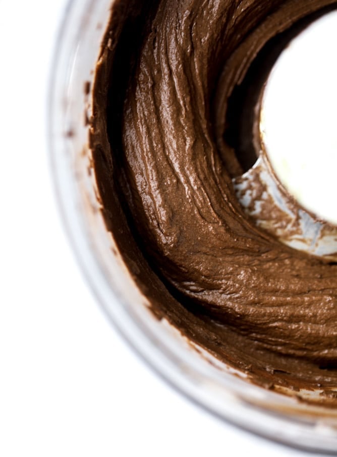 avocado chocolate mousse with summer fruit I howsweeteats.com