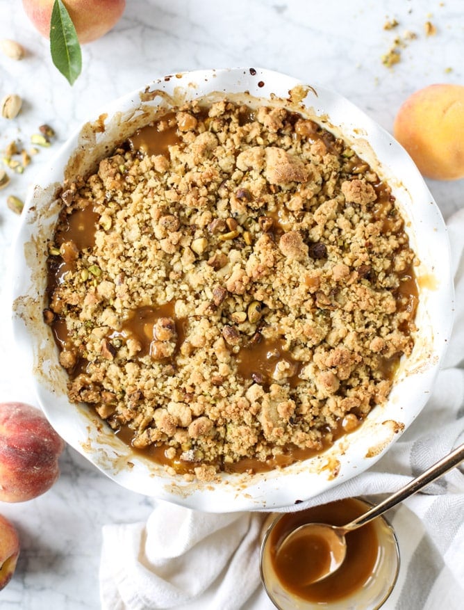 pistachio peach caramel crumble I howsweeteats.com