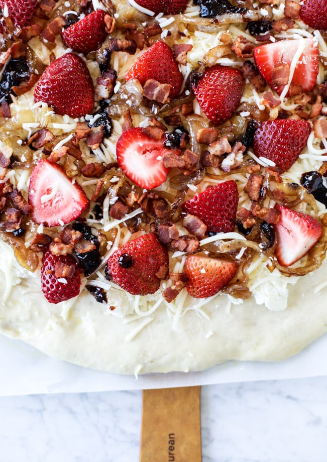 strawberry pizza I howsweeteats.com