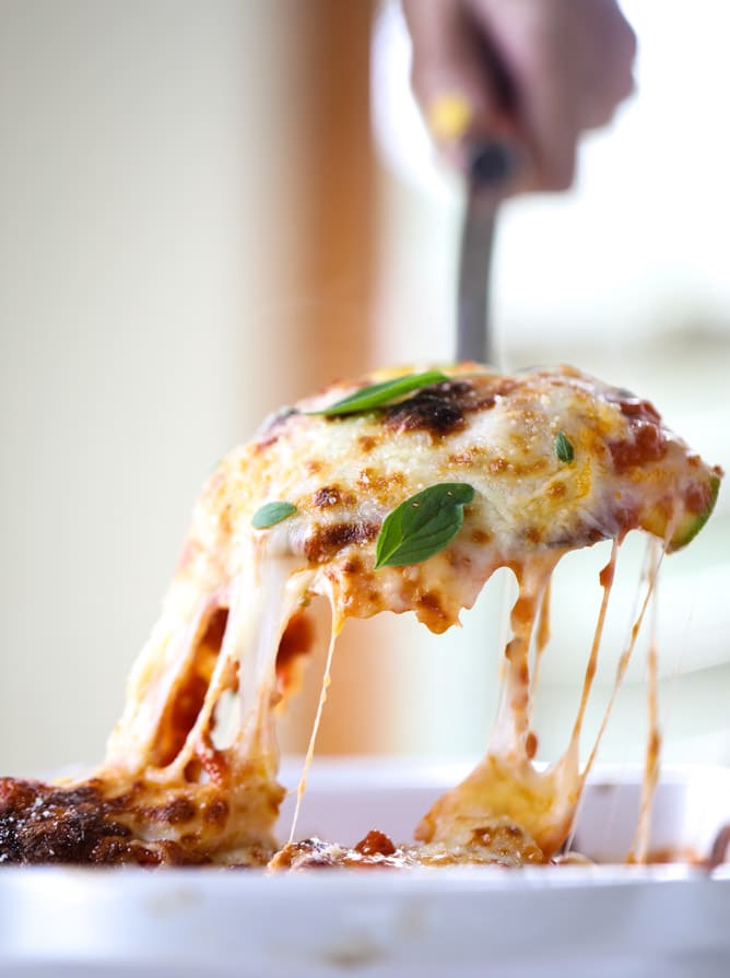 cheesy zucchini roll-ups I howsweeteats.com