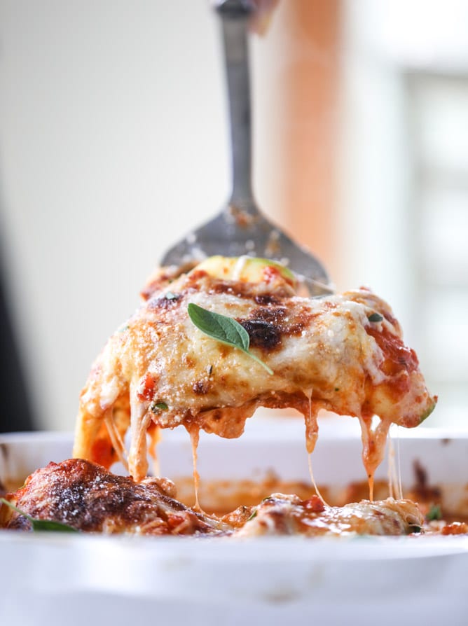 cheesy zucchini roll-ups I howsweeteats.com