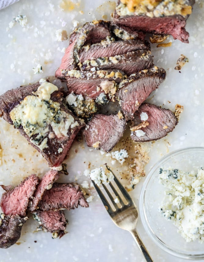gorgonzola crusted steak salads I howsweeteats.com