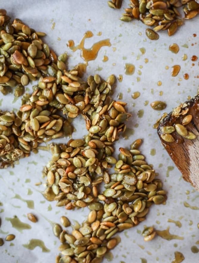 harvest honeycrisp kale salad I howsweeteats.com