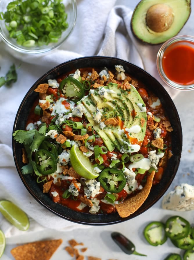 slow cooker buffalo chicken chili I howsweeteats.com
