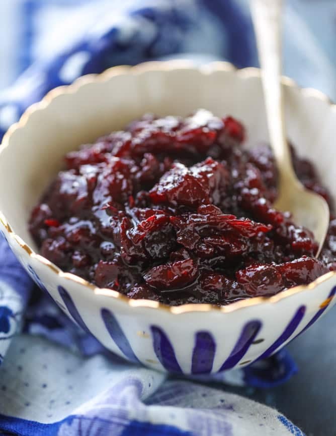 bourbon cider vanilla cranberry sauce I howsweeteats.com #thanksgiving #cranberrysauce #sidedish
