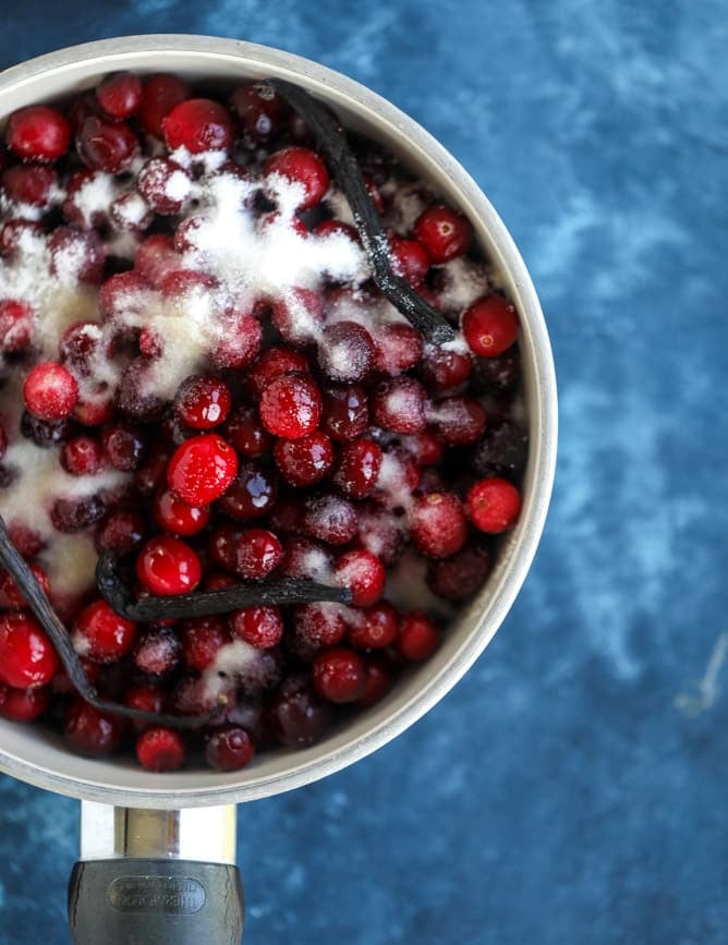 bourbon cider vanilla cranberry sauce I howsweeteats.com #thanksgiving #cranberrysauce #sidedish