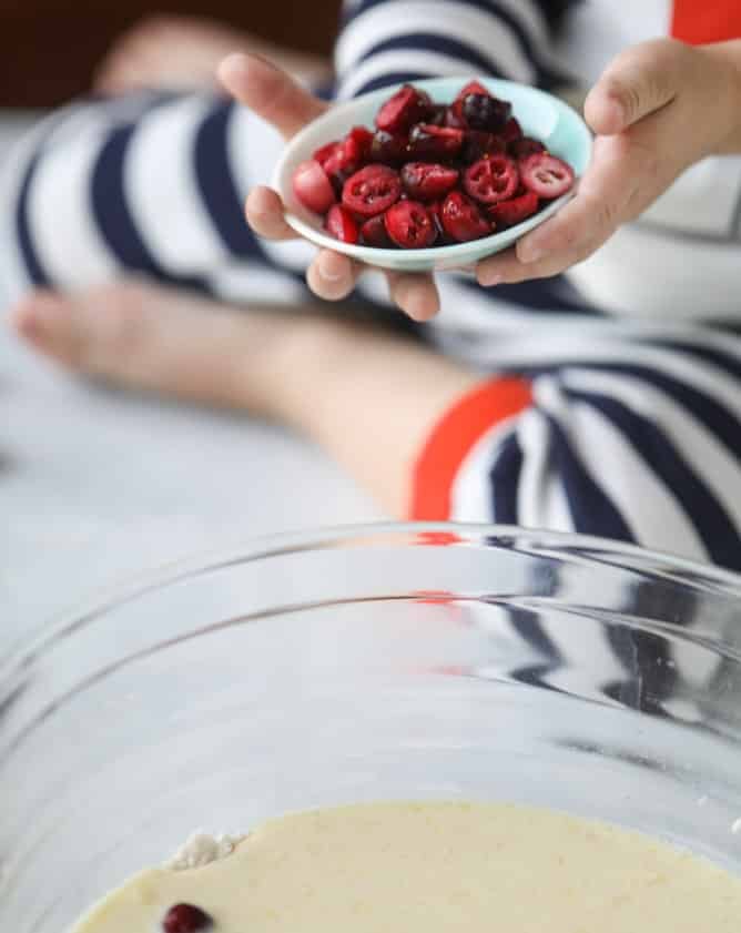 cranberry swirl crumble muffins I howsweeteats.com #thanksgiving #christmas #muffins #cranberry