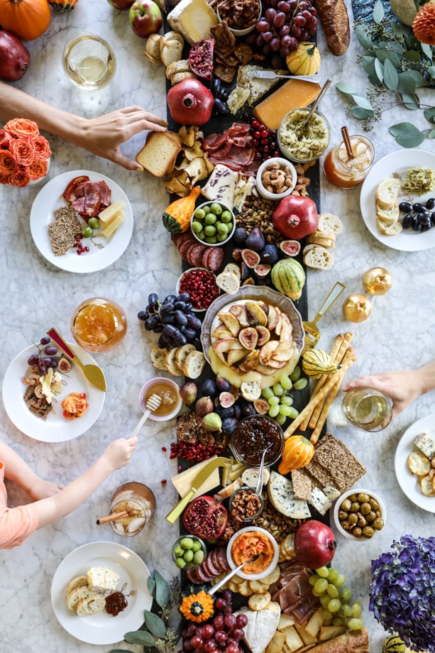thanksgiving crostini bar with maple apple brie cheese I howsweeteats.com #thanksgiving #friendsgiving #cheese #appetizers #cocktails