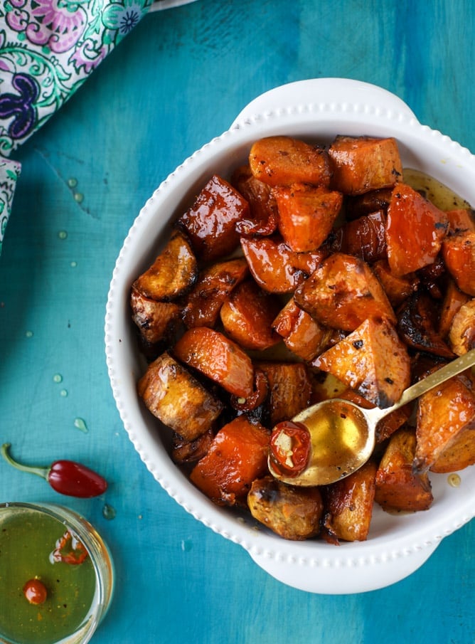 hot honey caramel sweet potatoes I howsweeteats.com #thanksgiving #sweetpotatoes #recipes