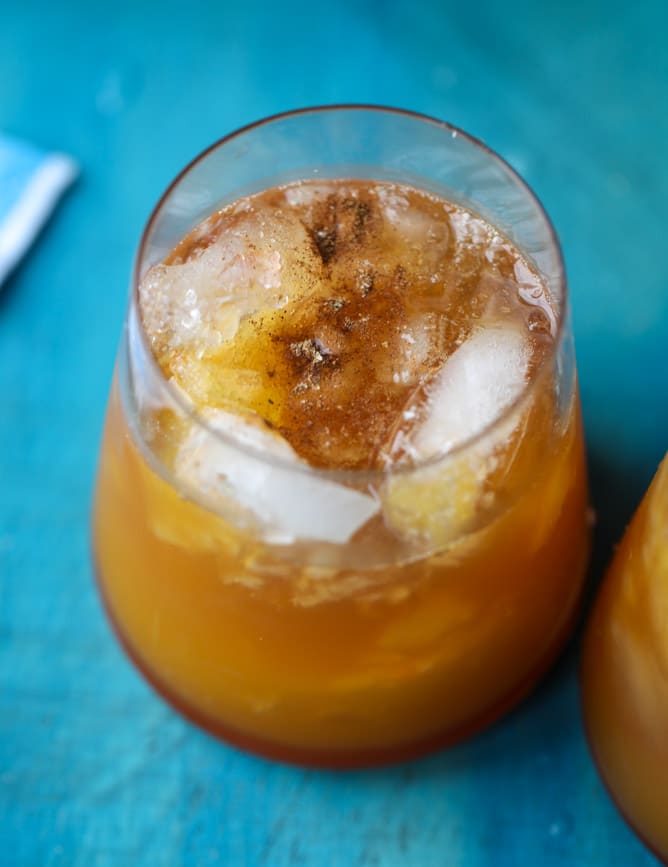 pumpkin pie bourbon smash I howsweeteats.com