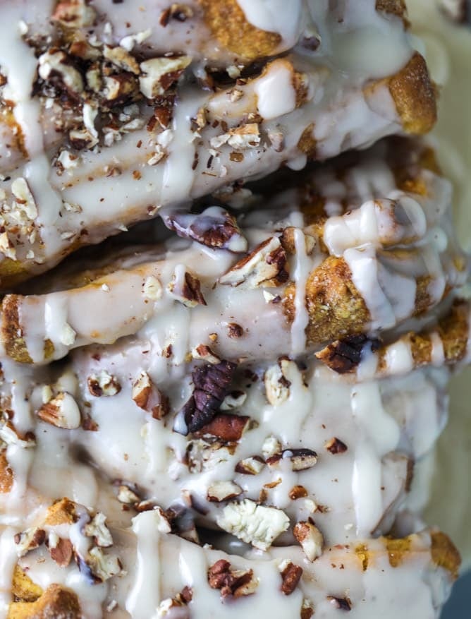 pumpkin, bourbon cream and toasted pecan pull apart bread I howsweeteats.com #pumpkin #bread #breakfast