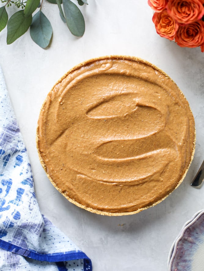 chocolate pumpkin pie with marshmallow I howsweeteats.com #thanksgiving #pumpkin #pie