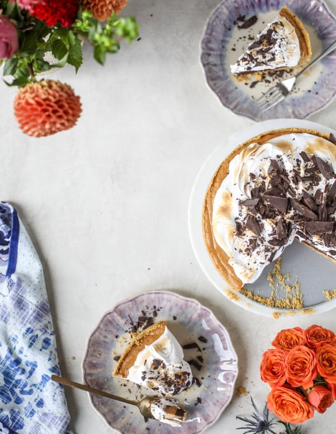 chocolate pumpkin pie with marshmallow I howsweeteats.com #thanksgiving #pumpkin #pie