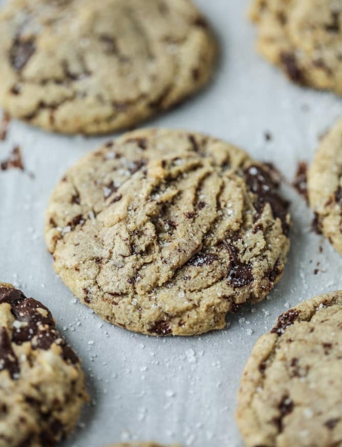 salted dark chocolate chunk cookies I howsweeteats.com