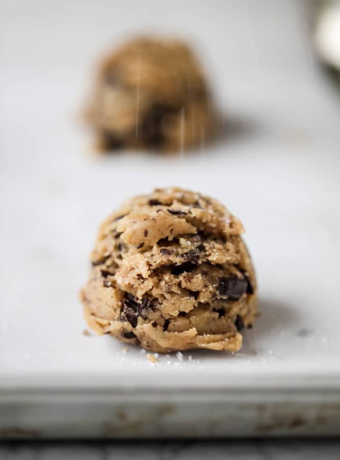 salted dark chocolate chunk cookies I howsweeteats.com