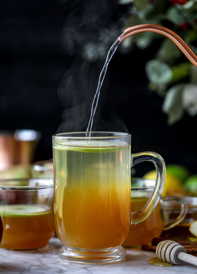 caramel apple hot toddy I howsweeteats.com #caramel #apple #cocktail
