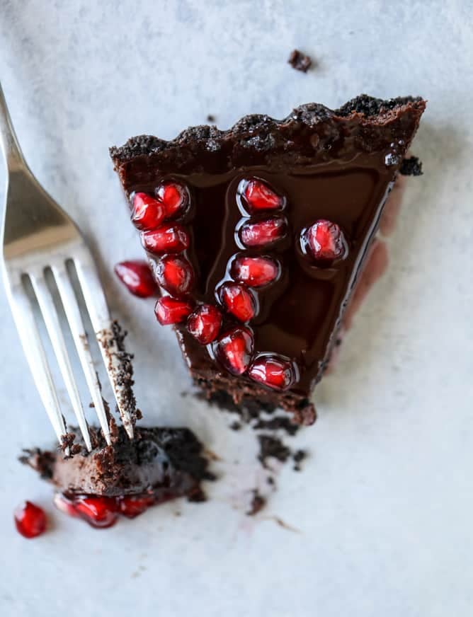 dark chocolate fudge pomegranate tart I howsweeteats.com #chocolate #pomegranate #dessert