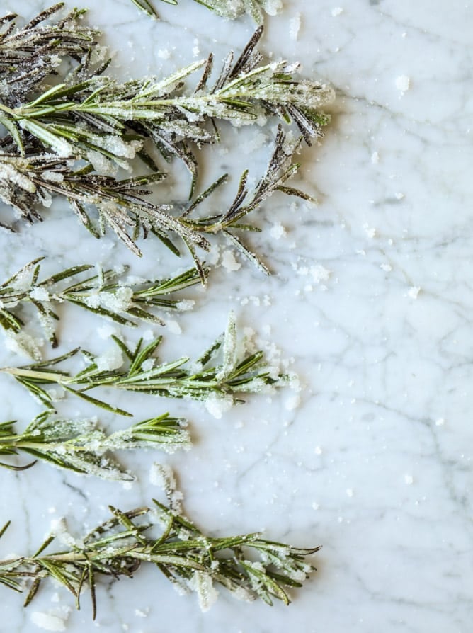 white christmas sparkle cake I howsweeteats.com #christmas #cake #vanilla #almond