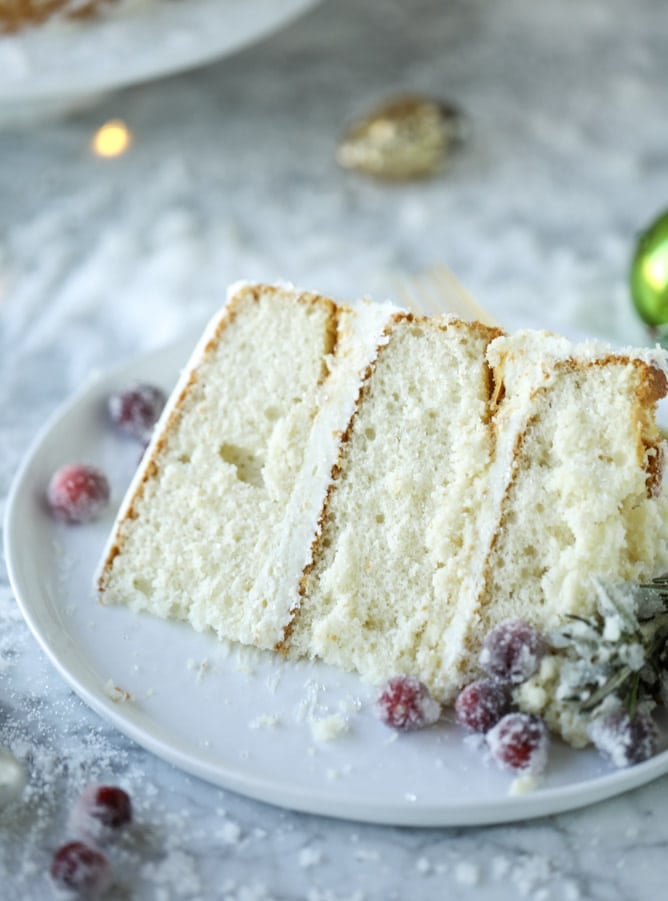 white christmas sparkle cake I howsweeteats.com #christmas #cake #vanilla #almond