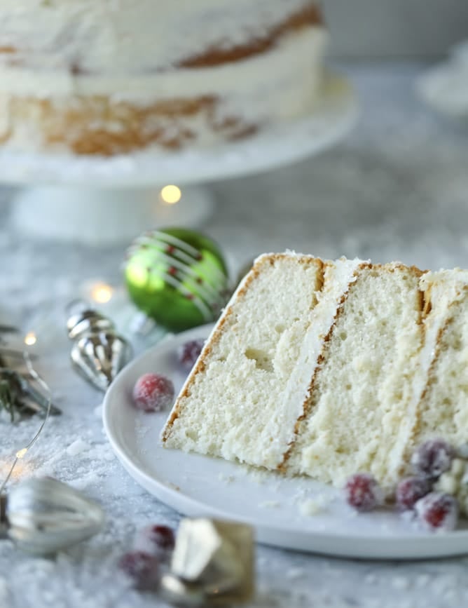 white christmas sparkle cake I howsweeteats.com #christmas #cake #vanilla #almond