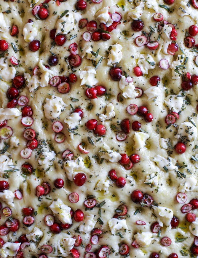 cranberry brie focaccia bread I howsweeteats.com #cranberry #focaccia #bread #christmas