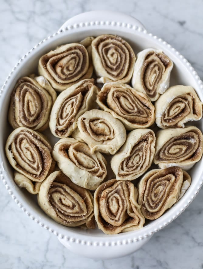 one hour eggnog cinnamon rolls I howsweeteats.com #christmas #holidays #eggnog #cinnamonrolls #breakfast