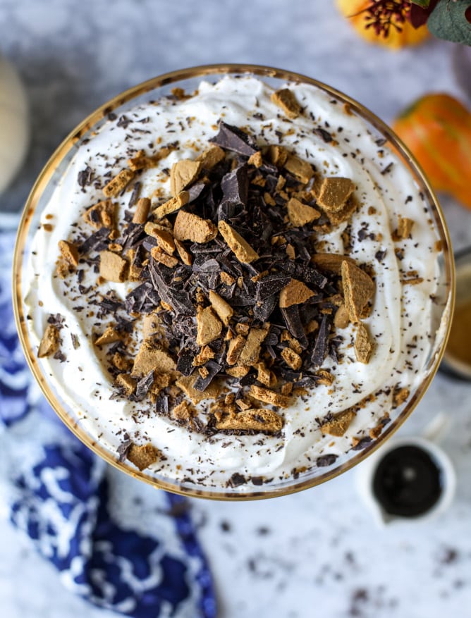 maple pumpkin gingersnap tiramisu trifle I howsweeteats.com #pumpkin #gingersnap #christmas #thanksgiving