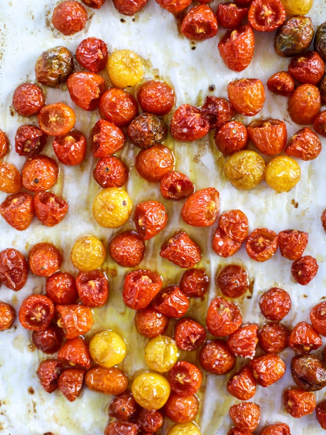 slow roasted cherry tomato pizza with garlic cream and arugula I howsweeteats.com #pizza #recipes