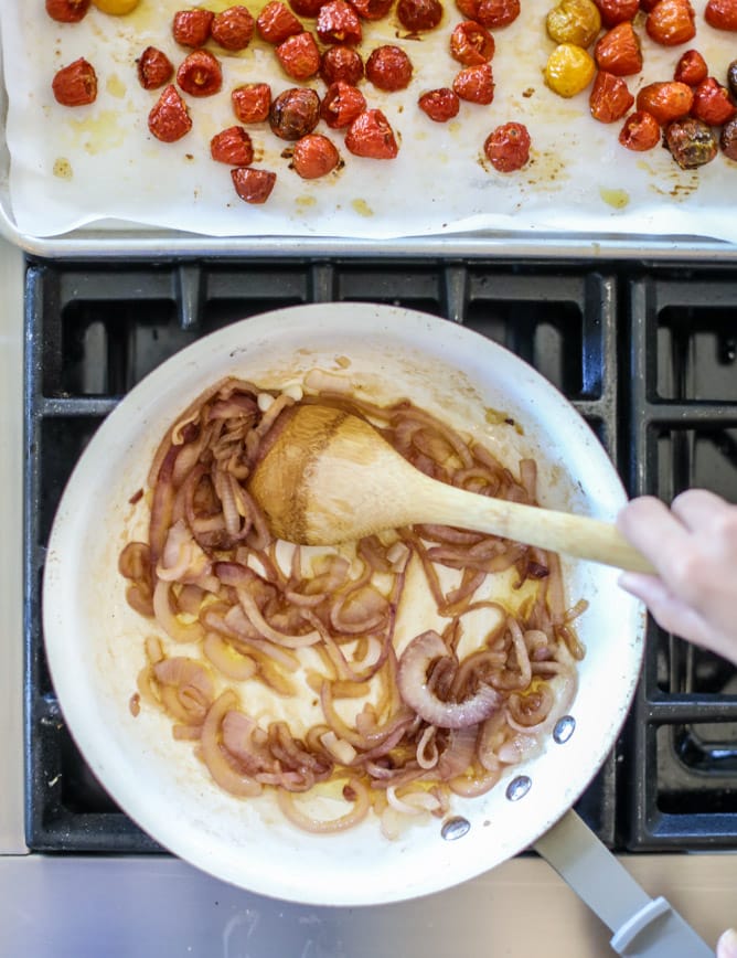 slow roasted cherry tomato pizza with garlic cream and arugula I howsweeteats.com #pizza #recipes
