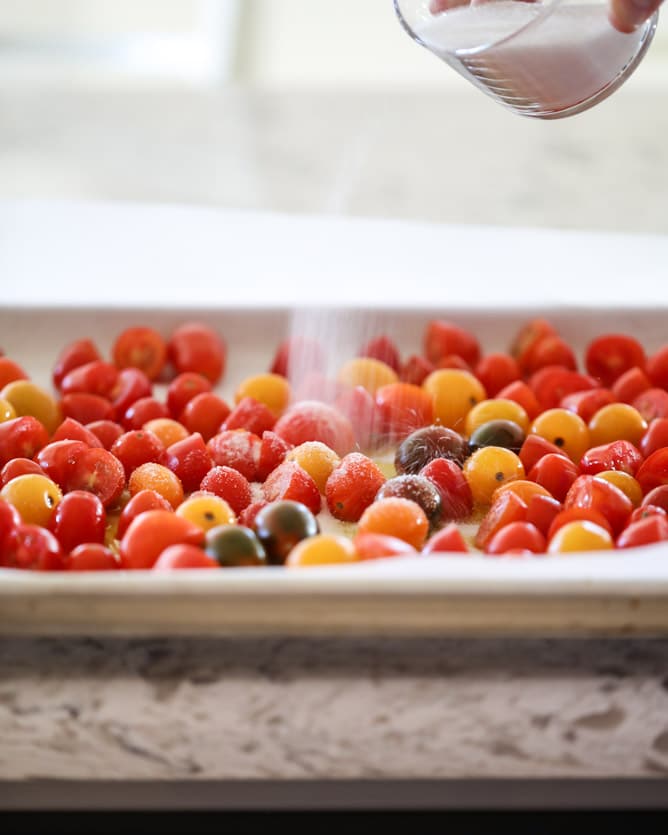 slow roasted cherry tomato pizza with garlic cream and arugula I howsweeteats.com #pizza #recipes