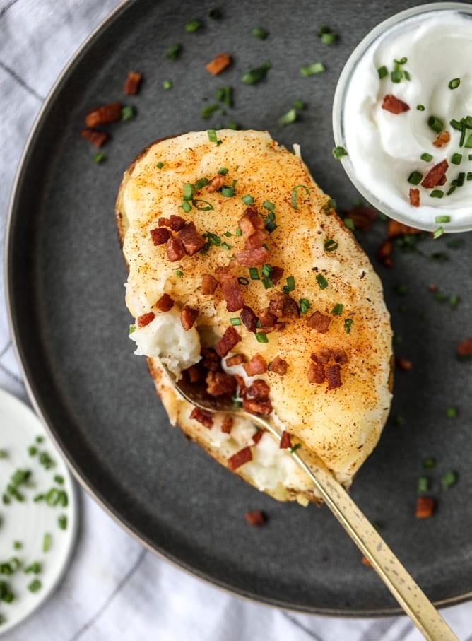 greek yogurt twice baked potatoes I howsweeteats.com #potatoes #twicebaked #sidedish #christmas #holiday
