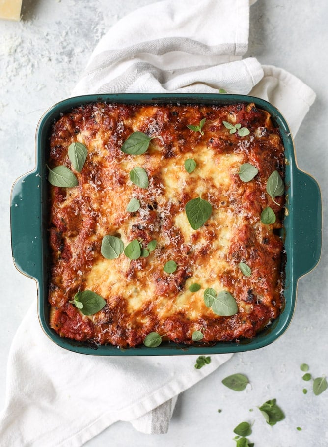 vegetable and fontina stuffed shells with fire roasted marinara I howsweeteats.com