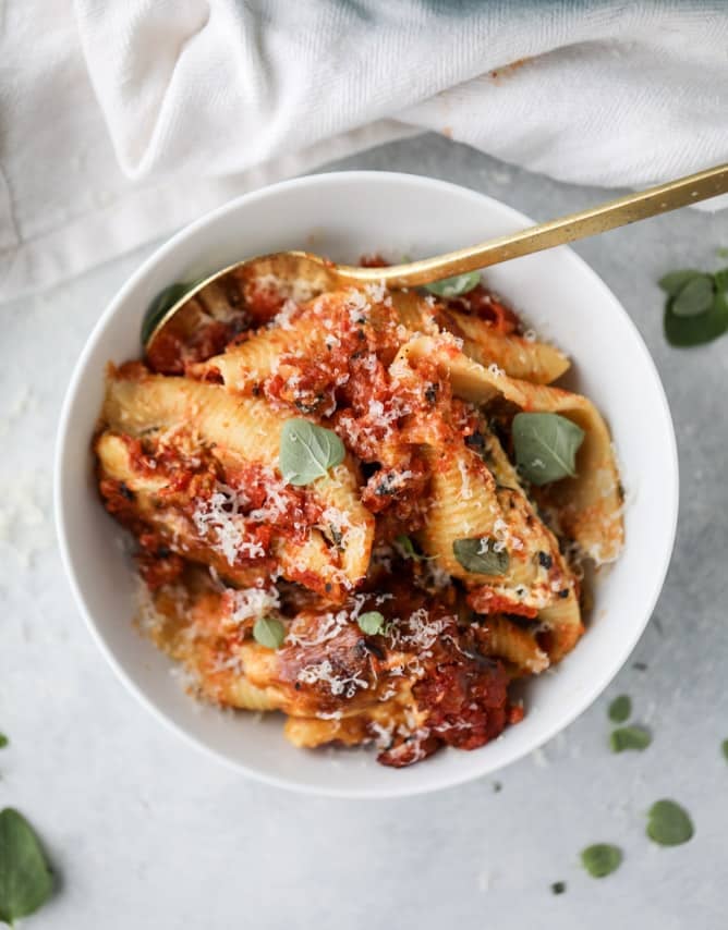 vegetable and fontina stuffed shells with fire roasted marinara I howsweeteats.com