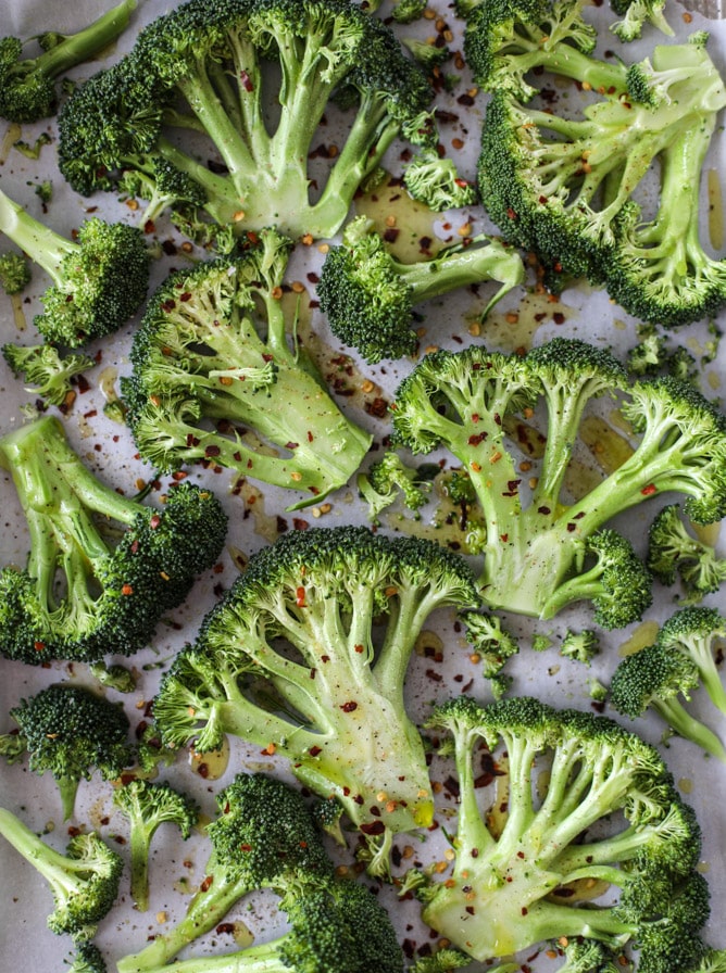 best roasted broccoli with goat cheese drizzle I howsweeteats.com #broccoli #roasted #goatcheese #spicy #lemon
