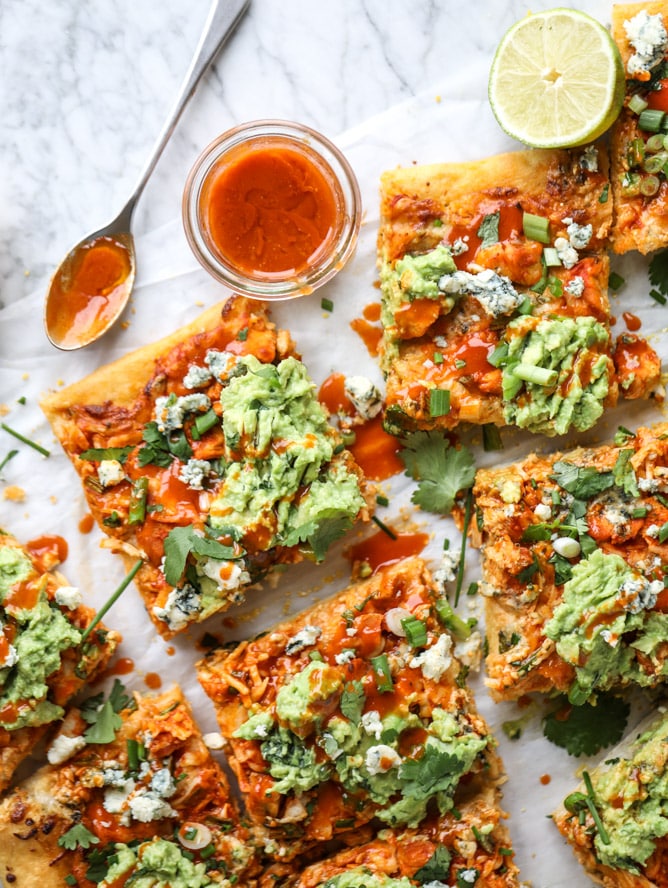 guacamole buffalo chicken pizza I howsweeteats.com #buffalochicken #pizza #guacamole #buffalowing