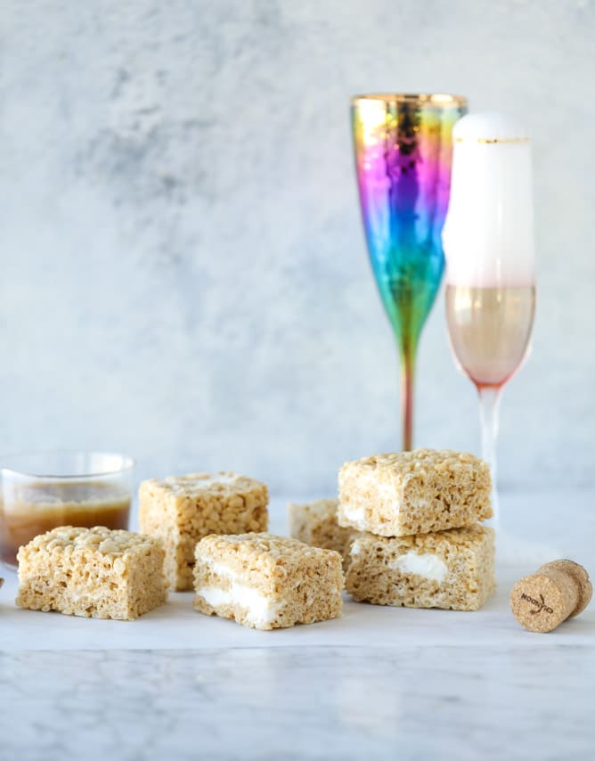 champagne caramel krispie treats I howsweeteats.com #brownrice #ricekrispietreats #champagne #caramel
