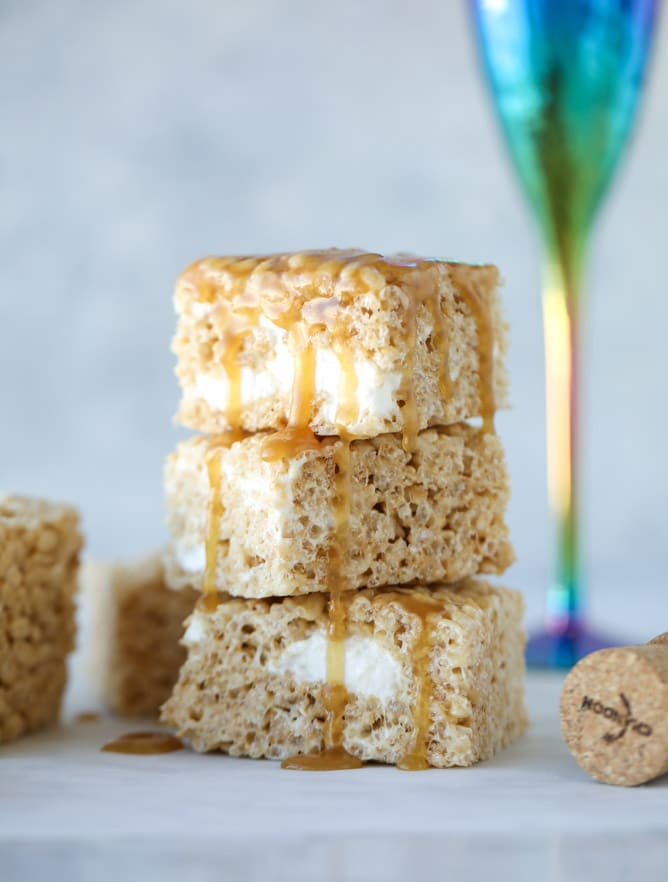 champagne caramel krispie treats I howsweeteats.com #brownrice #ricekrispietreats #champagne #caramel