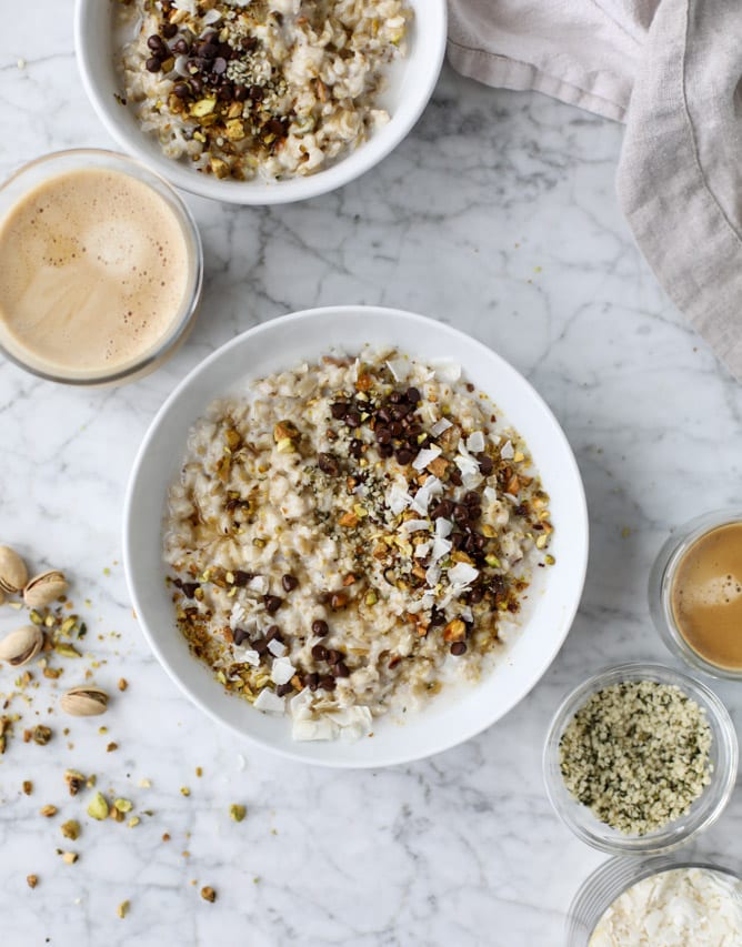 pistachio oatmeal with coconut I howsweeteats.com #oatmeal #pistachio #coconut #chocolate #breakfast