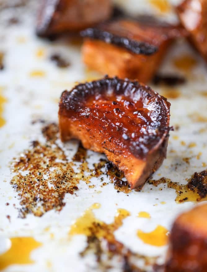 chipotle caramel sweet potato burrito bowls I howsweeteats.com #burritobowls #vegetarian #quinoa #sweetpotatoes